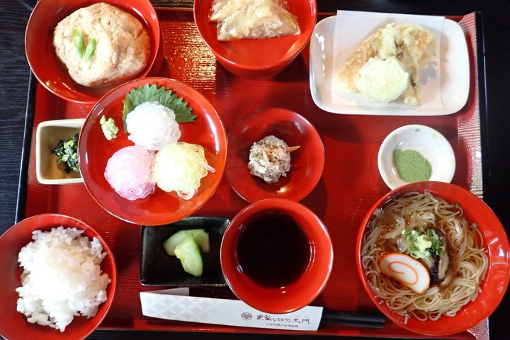 Sho Time Gokayama Private Car Custom Tour