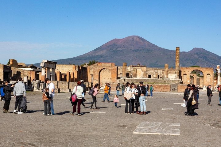 Pompeii & Mt. Vesuvius Elite Tour & Lunch From Naples