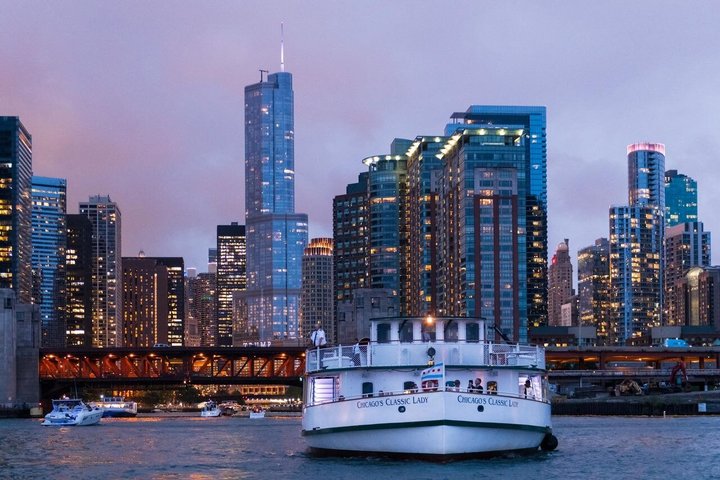 Chicago River Ghost & Dark History Night Cruise