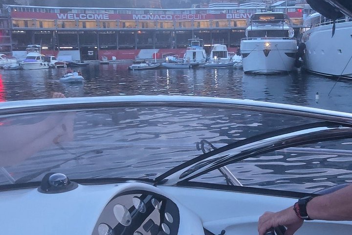 Private boat rental between Nice and Monaco