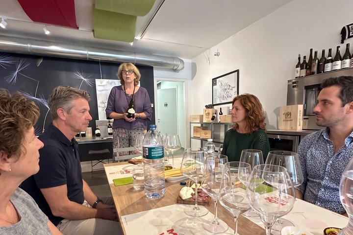 Truffle Hunting and Cheese, Truffle & Wine Tasting near Alba