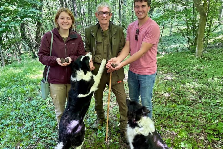 Truffle Hunting and Cheese, Truffle & Wine Tasting near Alba