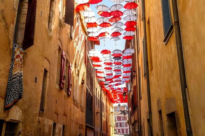 Hello Bayonne: Private 2-Hour Intro City Walk with Local Guide