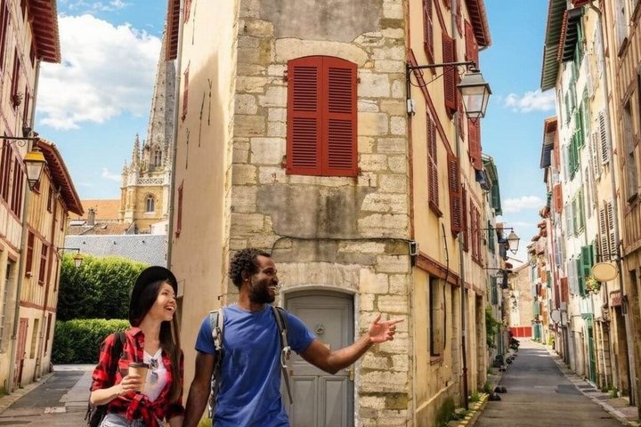 Hello Bayonne: Private 2-Hour Intro City Walk with Local Guide
