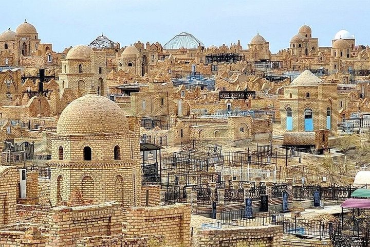 Daytrip from Khiva to the Muynak Ship Cemetery and Nukus Museum