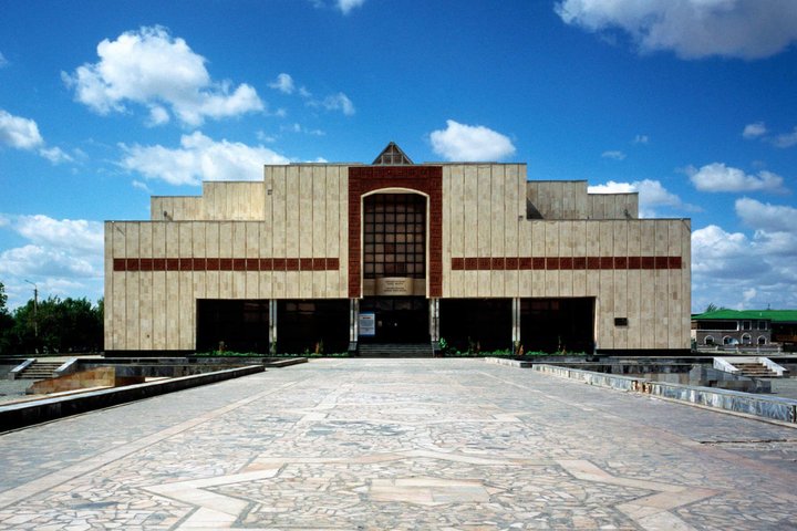 Daytrip from Khiva to the Muynak Ship Cemetery and Nukus Museum