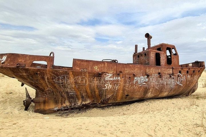Daytrip from Khiva to the Muynak Ship Cemetery and Nukus Museum