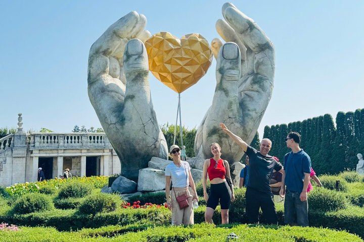 Early morning Ba Na Hills - Golden Hand Bridge - PRIVATE TOUR
