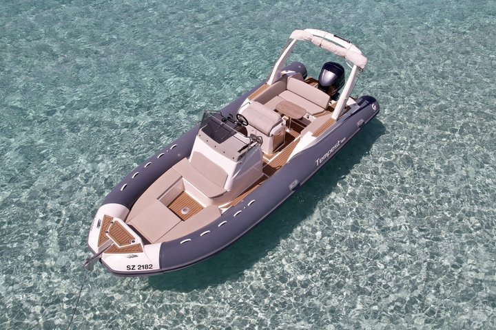 Private cruise Lavezzi Islands exclusive caves and swimming