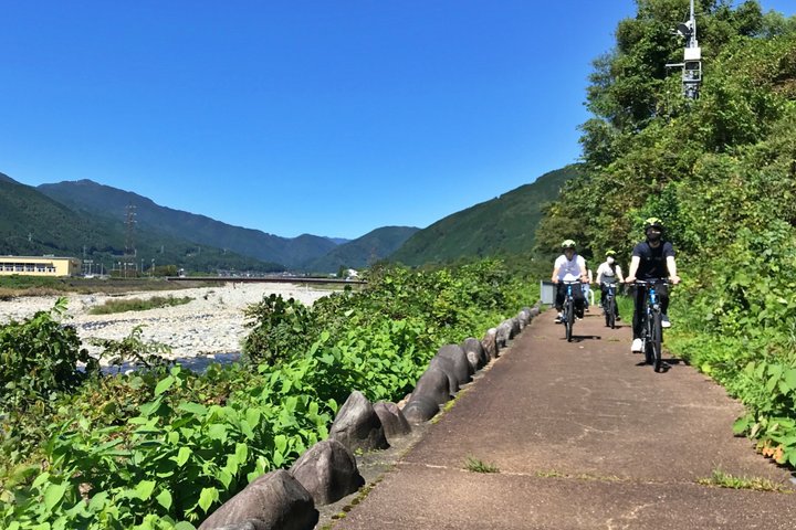 Private Countryside E-Bike Tour in Hida