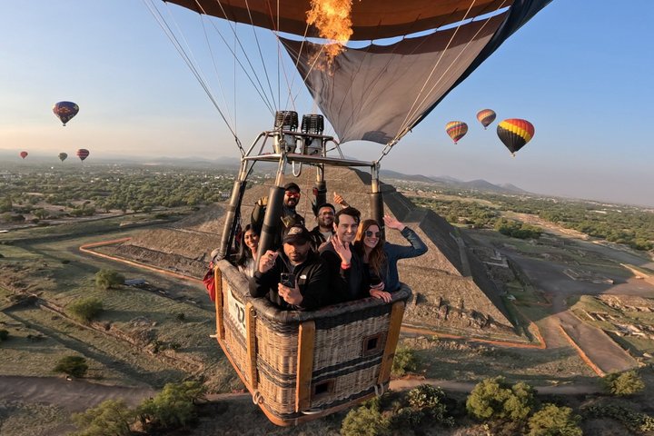 Balloon Flight+Gruta brekfast+Teotihuacan Tour from Mexico City
