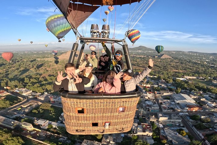 Balloon Flight+Gruta brekfast+Teotihuacan Tour from Mexico City