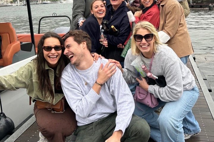4-hour shared boat tour with landing in Bellagio and Varenna
