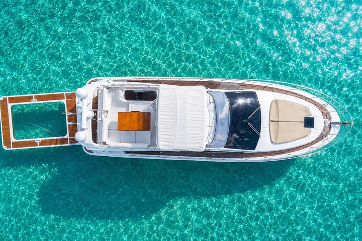 Private Luxury Yacht |+ 2 free Jet Skis | + Sea Pool