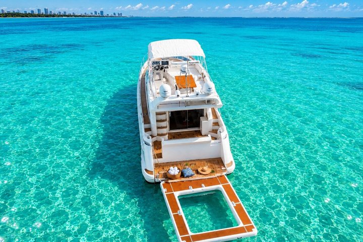 Private Luxury Yacht |+ 2 free Jet Skis | + Sea Pool