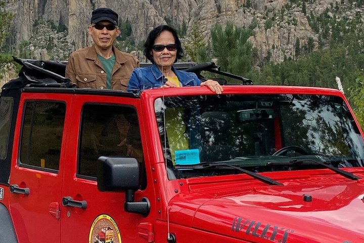 Mt Rushmore Night Ceremony and Tour - with Tunnels and Stargazing