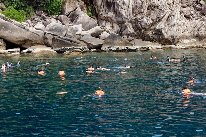 Koh Tao Snorkeling Tour to Hidden Bays and Koh Nang Yuan