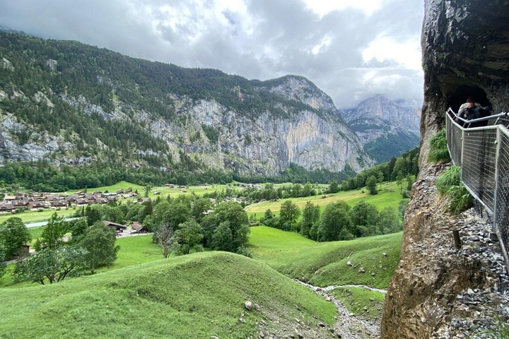 Zurich SkyGlass Bus Tour to Interlaken,Grindelwald &Lauterbrunnen
