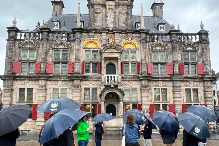 Delft: Private Walking Tour and Royal Delft Factory
