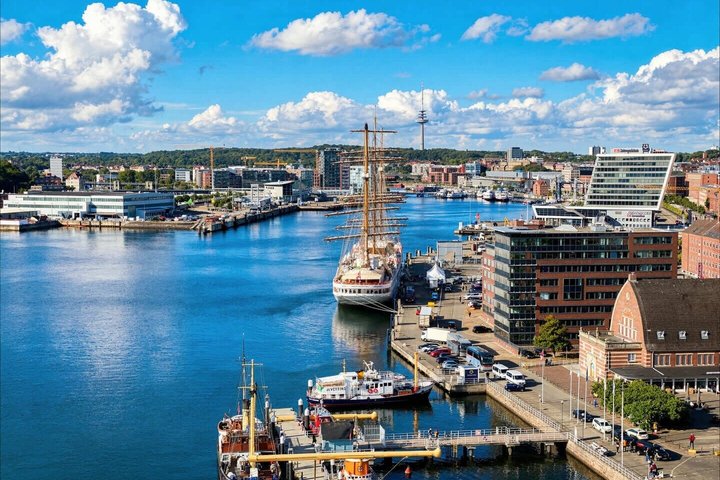 Hello Kiel: Private 2-Hour Intro City Walk with Local Guide