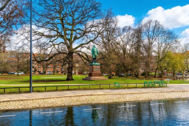 Hello Kiel: Private 2-Hour Intro City Walk with Local Guide