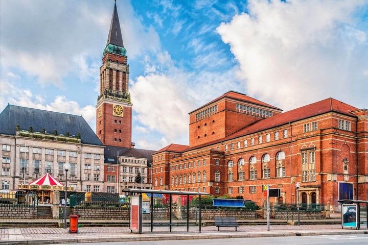 Hello Kiel: Private 2-Hour Intro City Walk with Local Guide