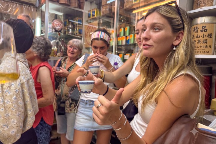 Hong Kong: 7-Course Hong Kong Street & Restaurant Food Tour