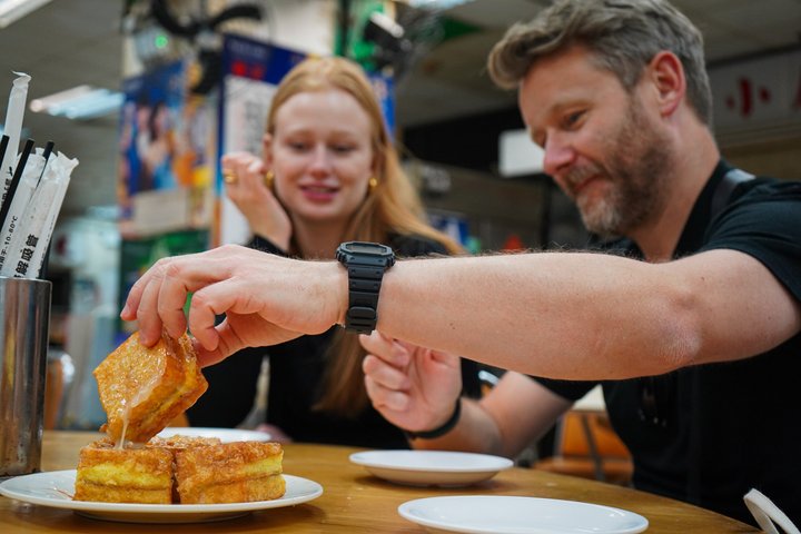 Hong Kong: 7-Course Hong Kong Street & Restaurant Food Tour