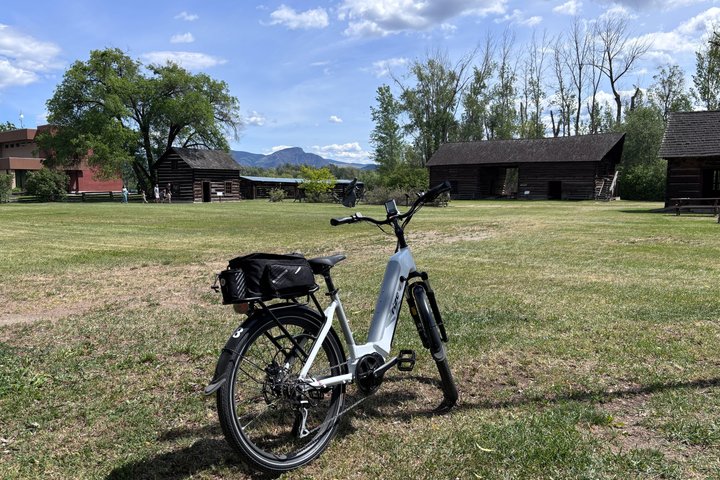 Kelowna Wine Tour by E-Bike with Tastings, Lunch & Okanagan Views