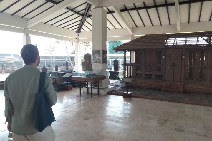Trowulan Tour Ruin of Majapahit Kingdom from Surabaya