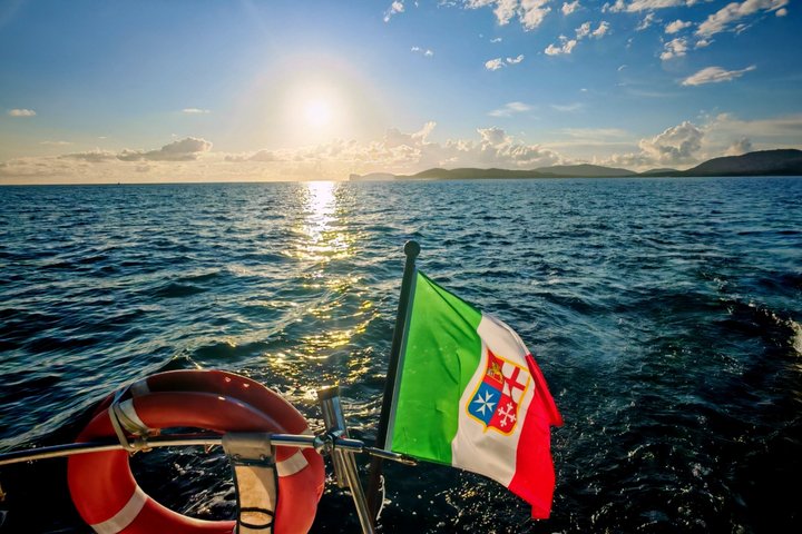 Sunset tour on a sailing boat with aperitif or dinner
