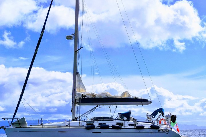 Sunset tour on a sailing boat with aperitif or dinner