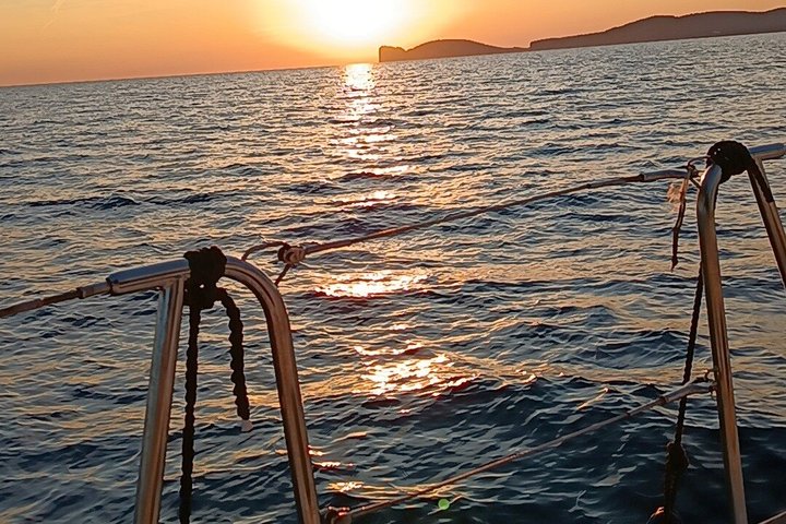 Sunset tour on a sailing boat with aperitif or dinner