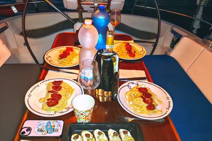Sunset tour on a sailing boat with aperitif or dinner