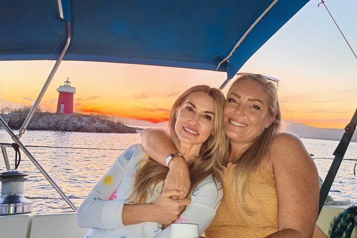 Sunset tour on a sailing boat with aperitif or dinner