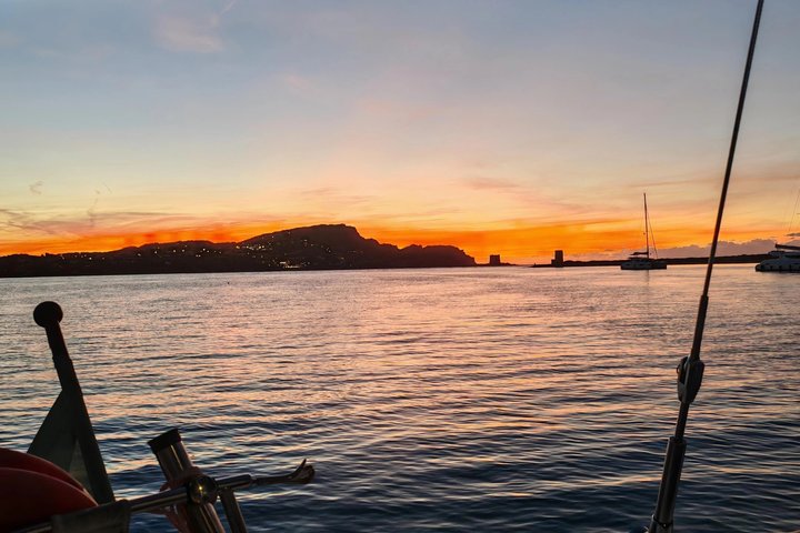 Sunset tour on a sailing boat with aperitif or dinner