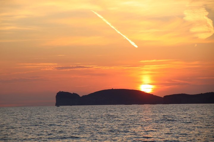 Sunset tour on a sailing boat with aperitif or dinner
