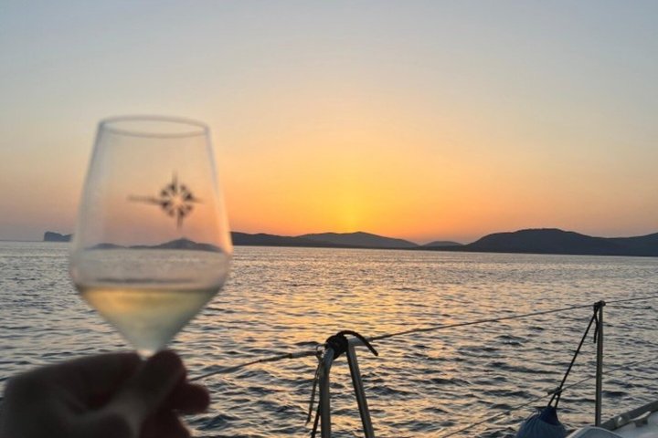 Sunset tour on a sailing boat with aperitif or dinner