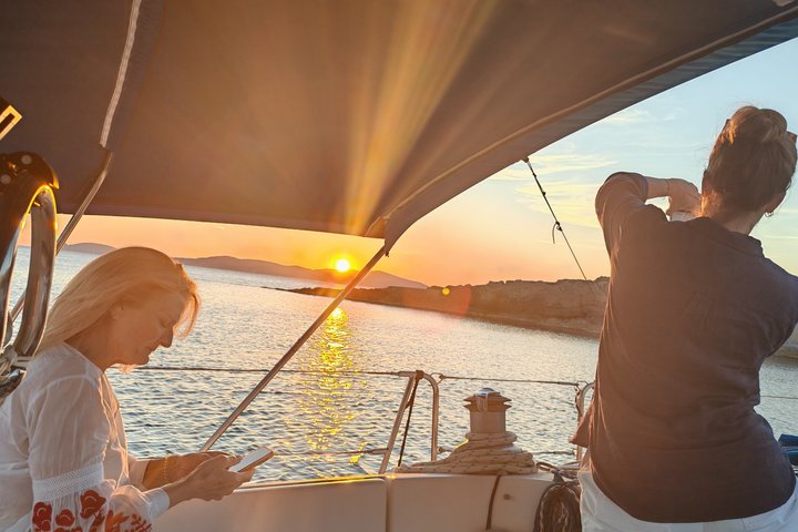 Sunset tour on a sailing boat with aperitif or dinner
