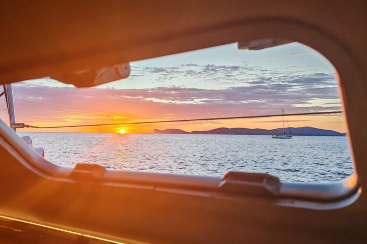 Sunset tour on a sailing boat with aperitif or dinner