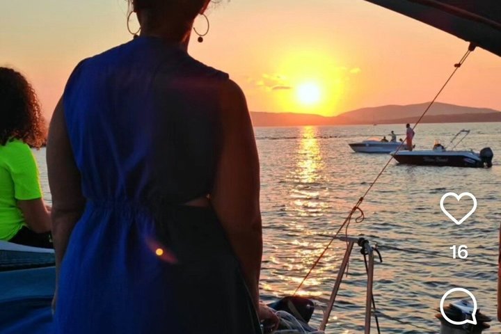 Sunset tour on a sailing boat with aperitif or dinner
