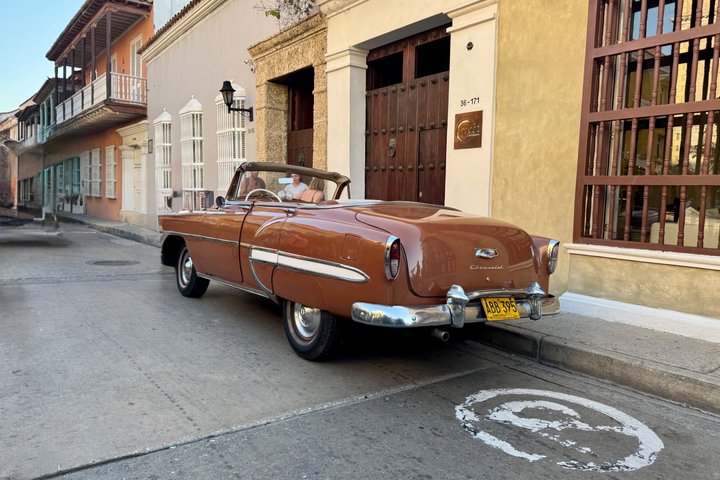 Walking tour of the magical city of Cartagena.