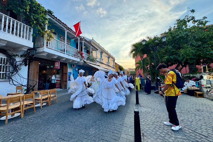 Walking tour of the magical city of Cartagena.