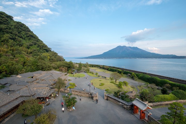 Kagoshima Easy Bus Tour Sakurajima Sengan-en and Tenmonkan