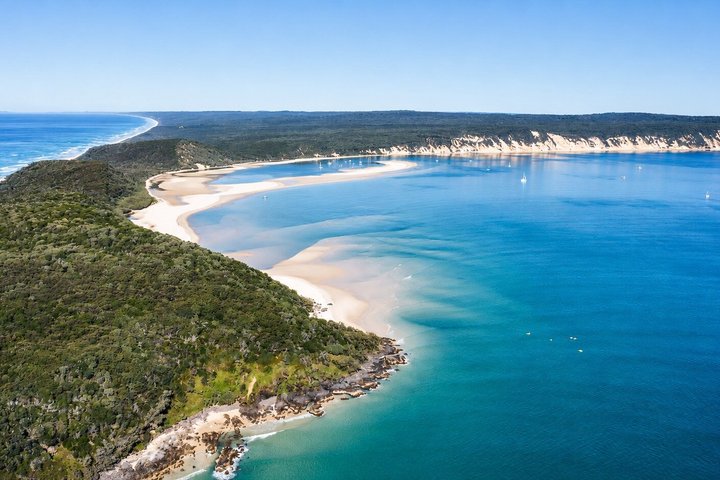 Rainbow Beach: Whale Watching Ocean Kayak Tour & Beach 4X4