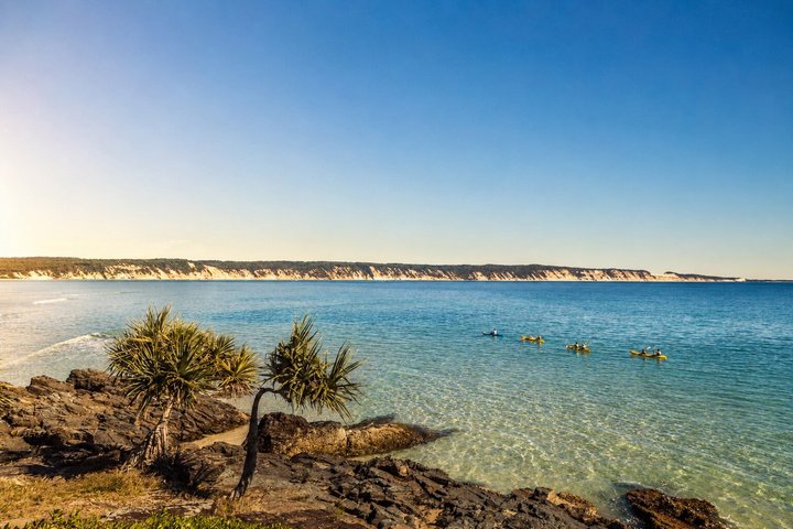 Rainbow Beach: Dolphin & Wildlife Ocean Kayak & Beach 4WD Tour