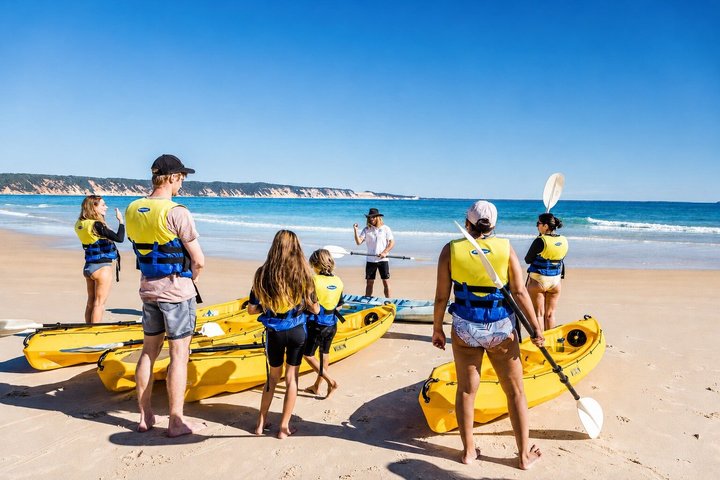 Rainbow Beach: Dolphin & Wildlife Ocean Kayak & Beach 4WD Tour