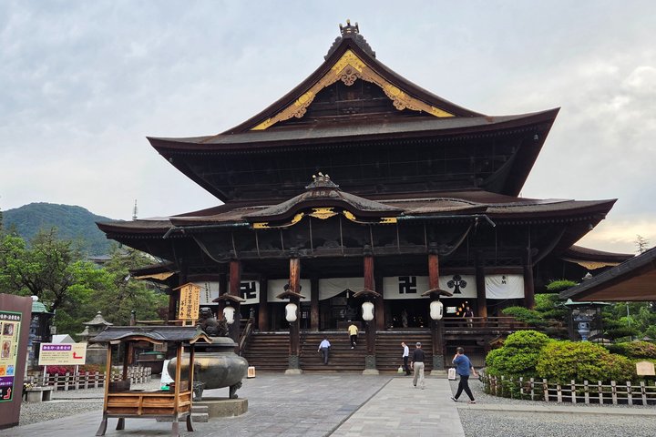 Nagano Zenkoji Temple Full Guided Tour