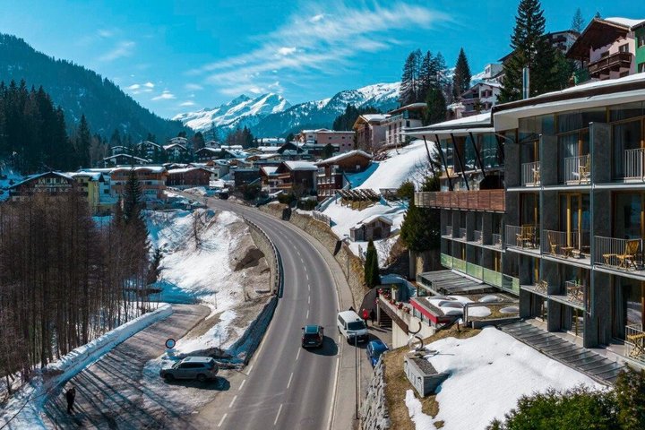 Explore St. Moritz in 60 minutes with a Local