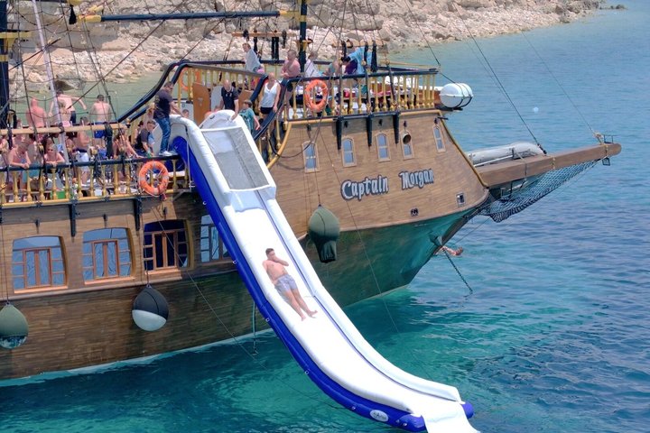 3 Island Luxury Cruise with 4 Swimming Stops with Captain Morgan